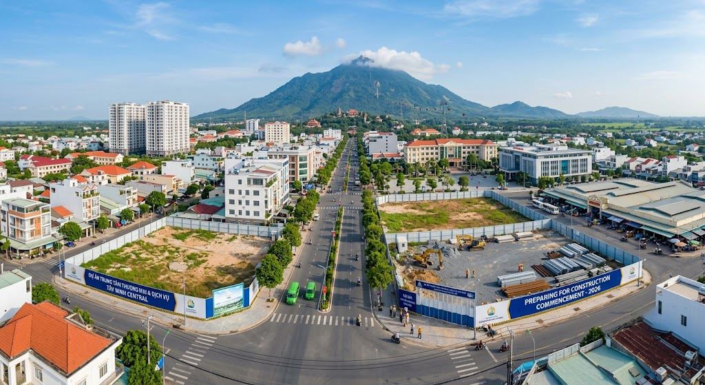 Toàn cảnh trục đường nội ô Thành phố Tây Ninh nhìn từ trên cao năm 2026, các lô đất trống liền kề đang được rào chắn để chuẩn bị thi công công trình thương mại